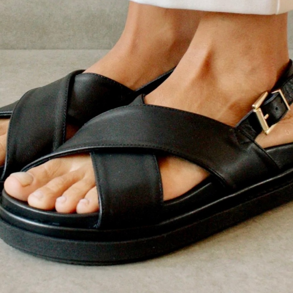 Alohas Marshmallow Black Leather Sandals Size 9